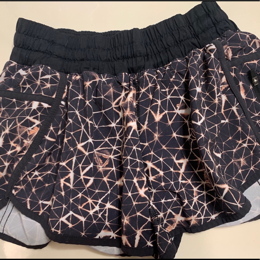 Lululemon Tracker Short 4” Size 6